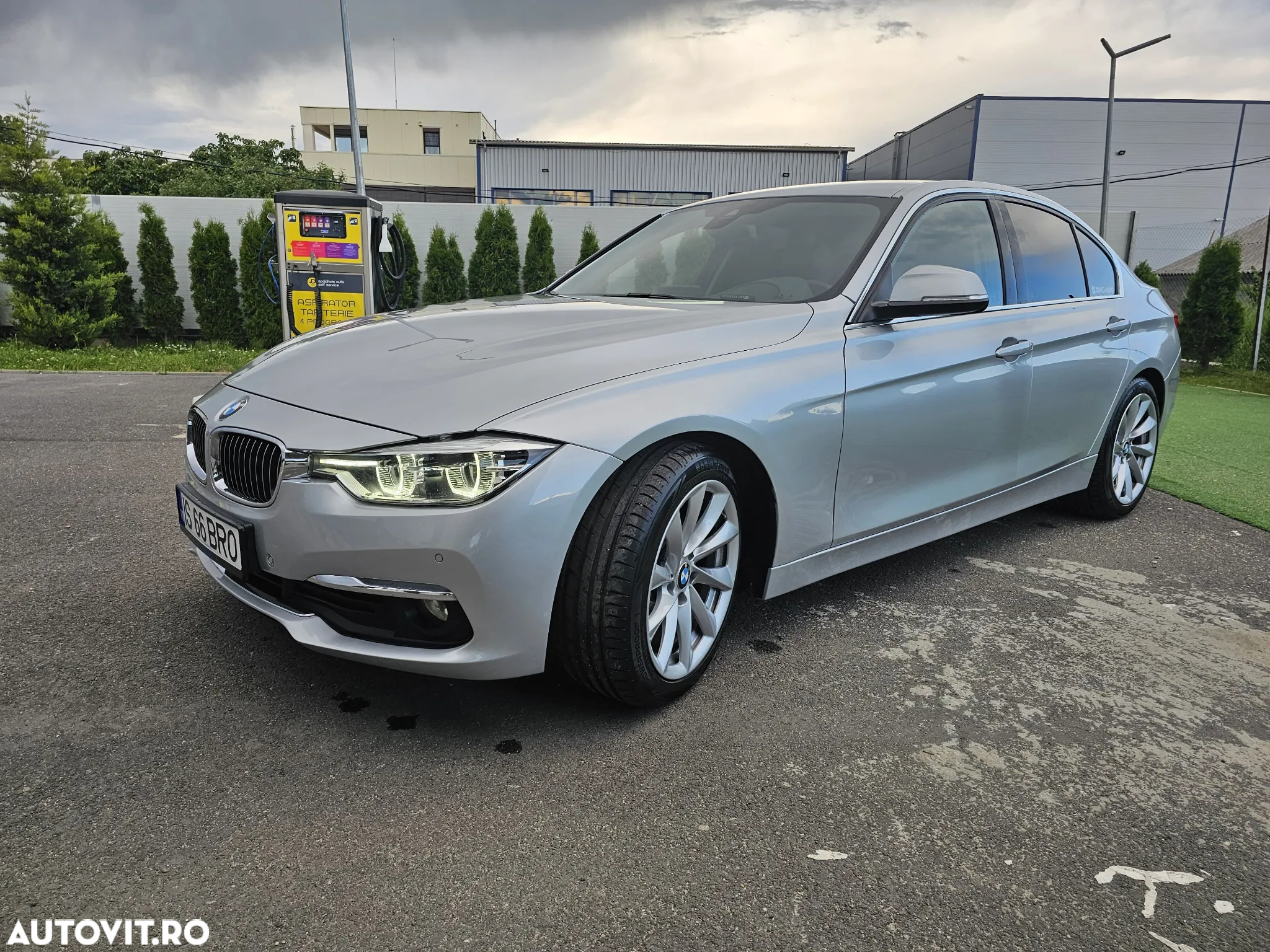 BMW Seria 3 320d Aut. Luxury Line - 12