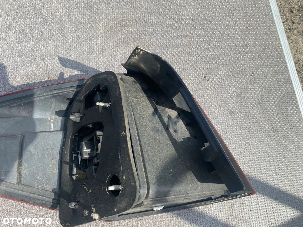 LAMPA TYŁ TYLNA PRAWA RENAULT LAGUNA 3 III 06070 - 8