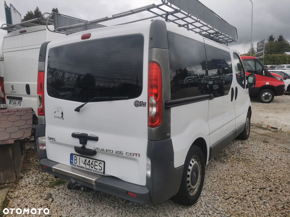 Opel Vivaro - 8