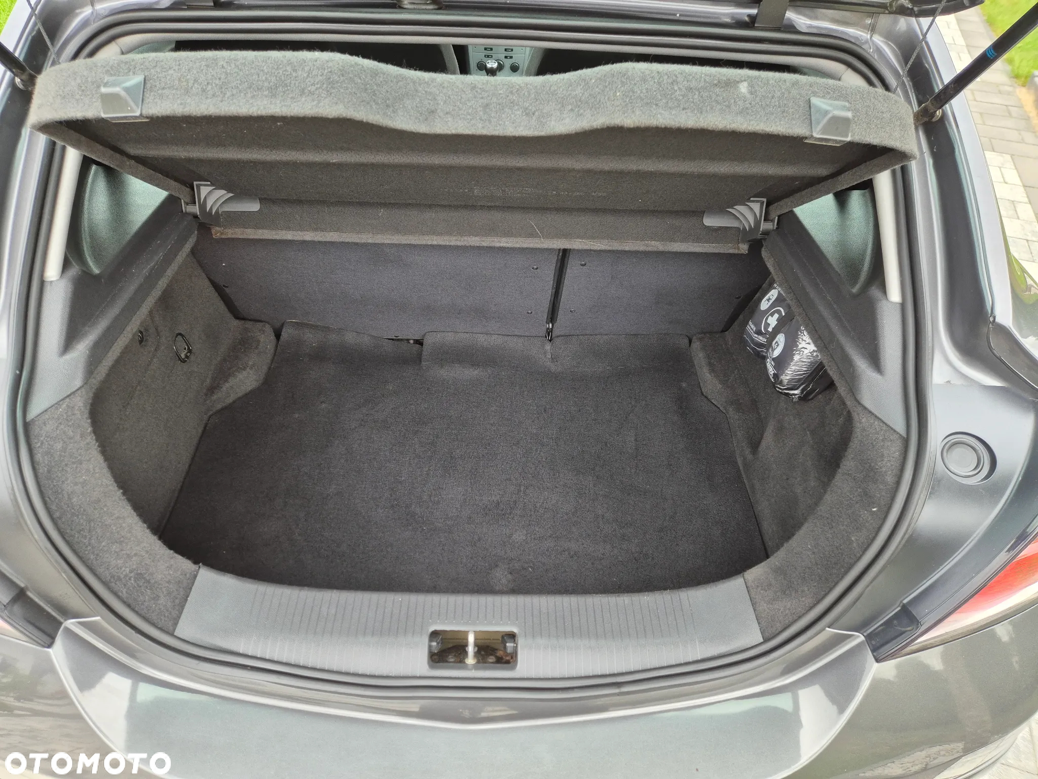 Opel Astra GTC 1.6 - 27