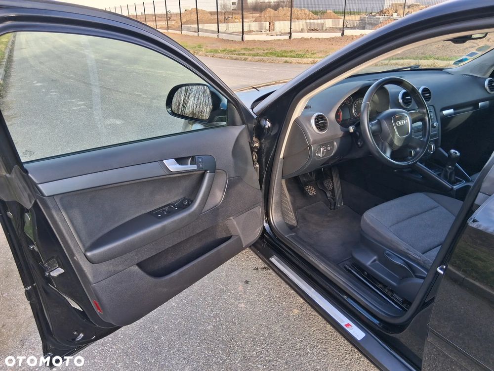 Audi A3 Sportback 1.6 TDI DPF S line Sportpaket - 17