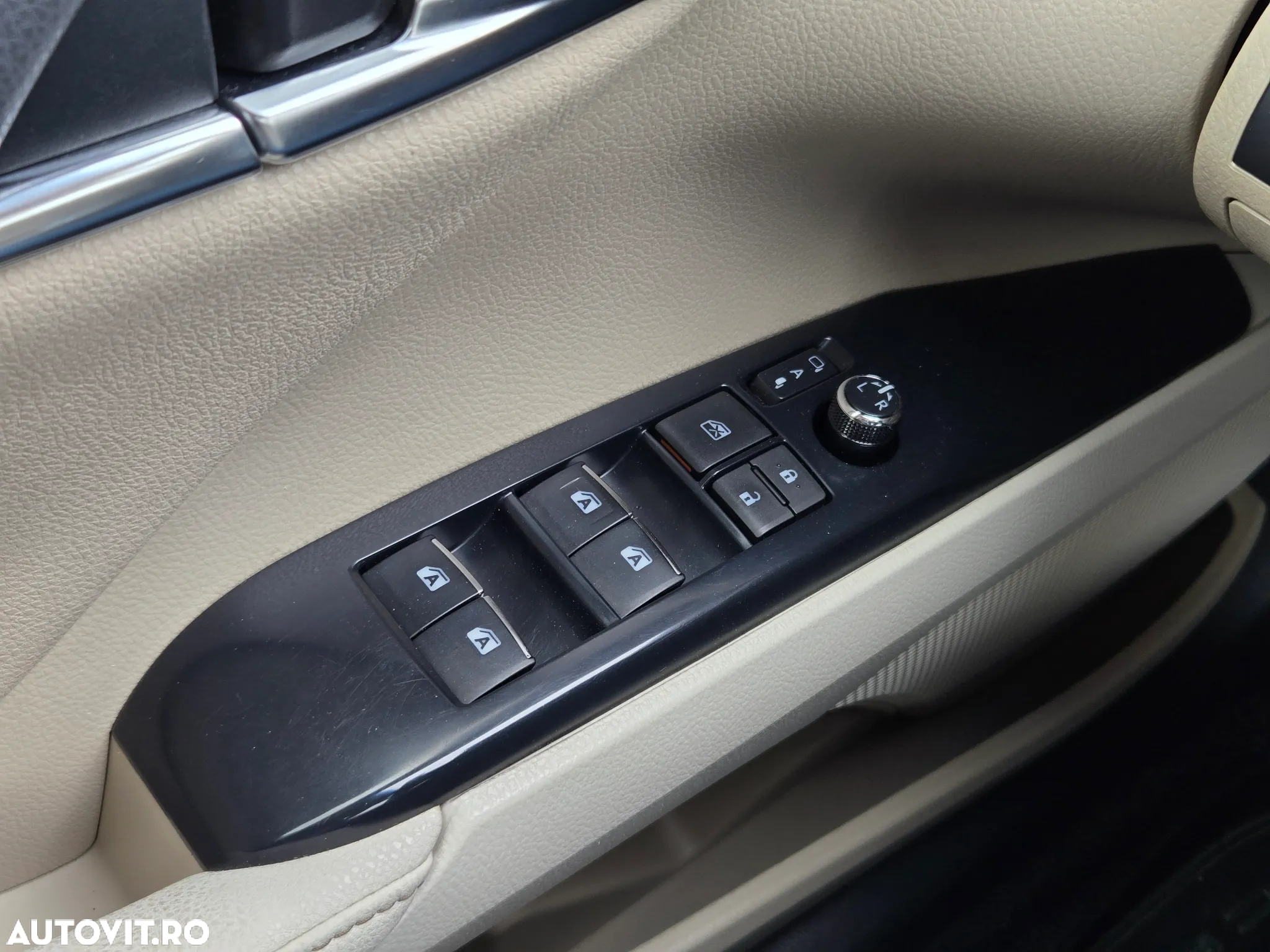 Toyota Camry 2.5 Hybrid Exclusive - 24