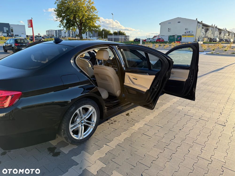 BMW Seria 5 520d xDrive - 11