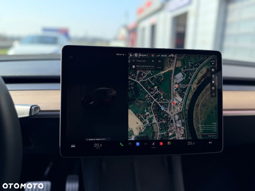Tesla Model Y Long Range AWD - 12