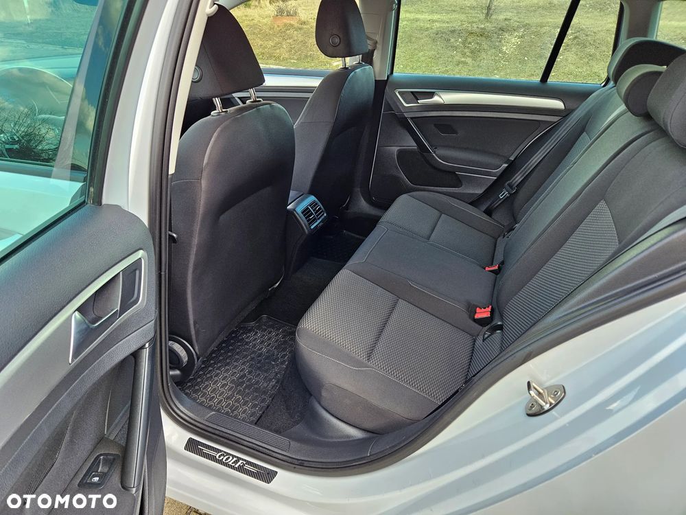 Volkswagen Golf - 25