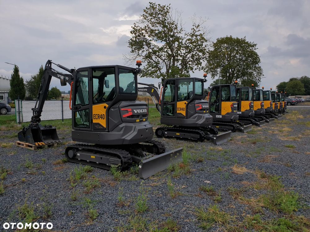 Volvo ECR40F KLIMATYZACJA NOWA DOSTĘPNA OD RĘKI, SZYBKOZŁĄCZE, DŁUGIE RAMIĘ, OBRÓT W OBRYSIE, ŁYŻKI: 300, 600, 1200MM SKARPOWA HYDRAULICZNA STEROWANA Z JOYSTICKA, PŁYWAJĄCY LEMIESZ SPYCHARKOWY - 28