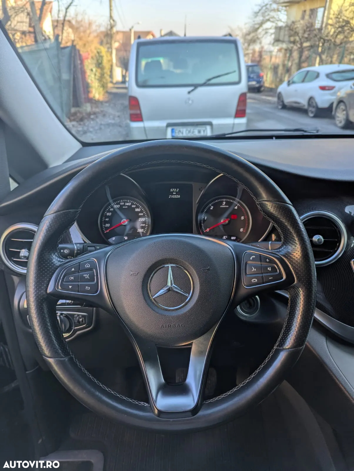 Mercedes-Benz V - 10