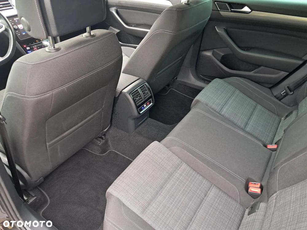 Volkswagen Passat 2.0 TDI SCR Style DSG - 20