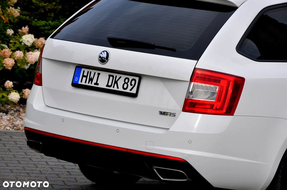 Skoda Octavia Combi 2.0 TDI DSG RS - 18