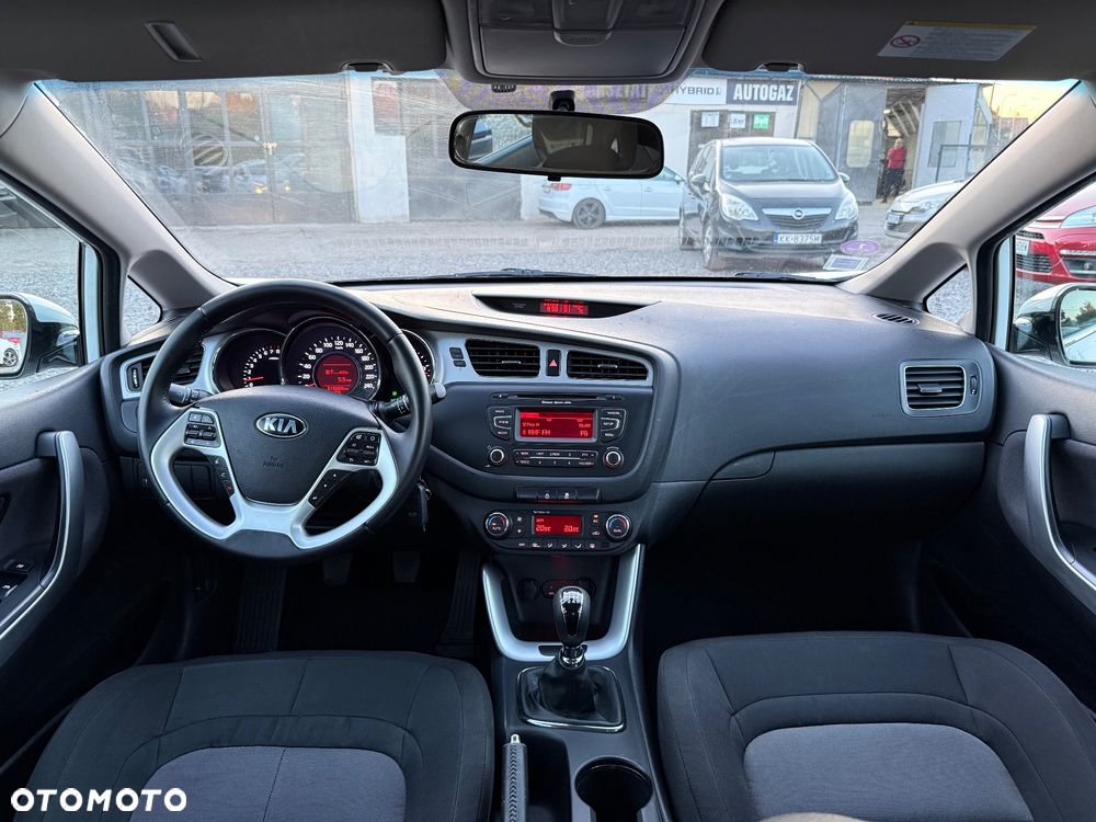 Kia Ceed 1.6 GDI Spirit - 32