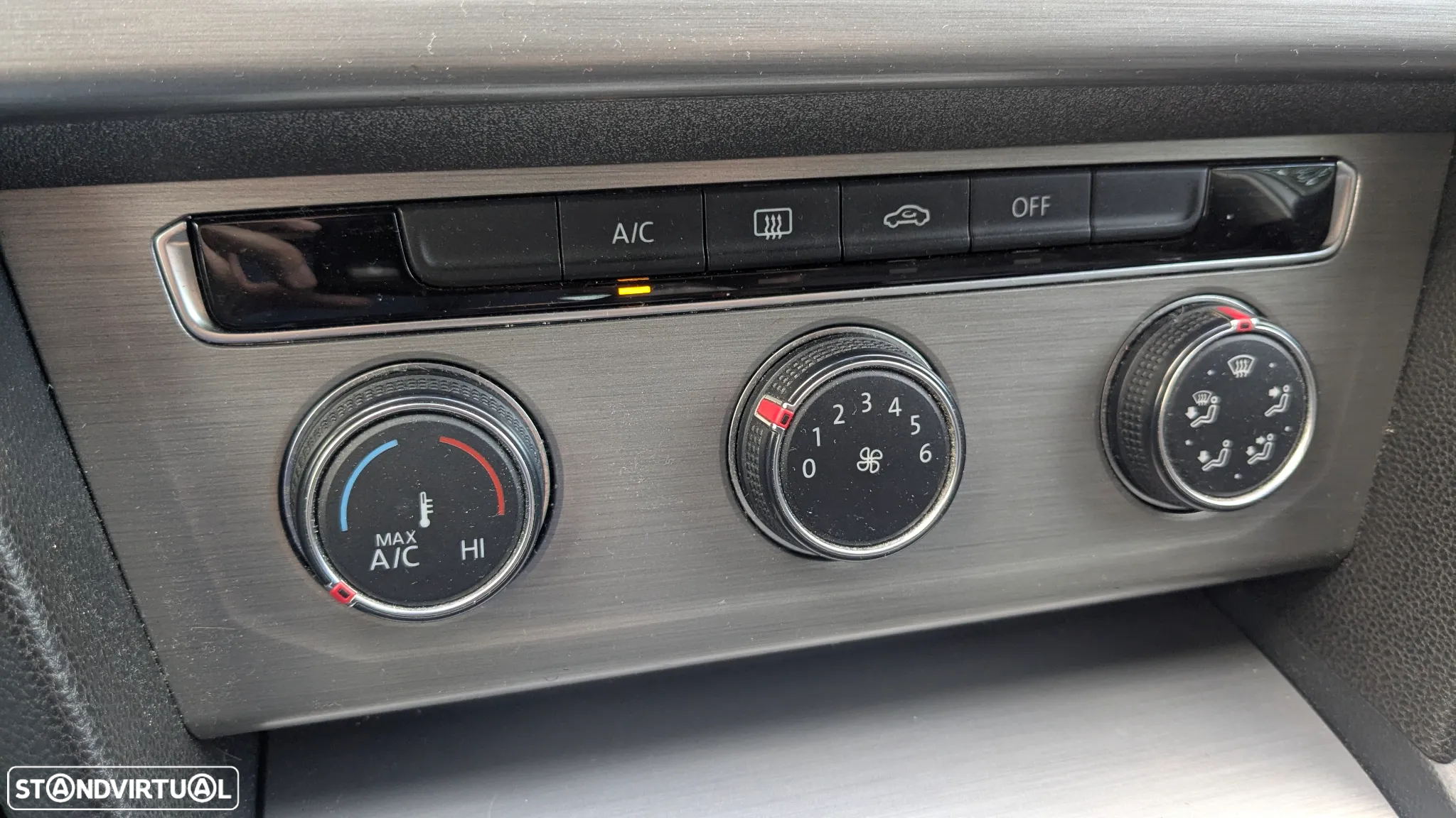 VW Passat Variant 1.6 TDI BlueMotion - 23