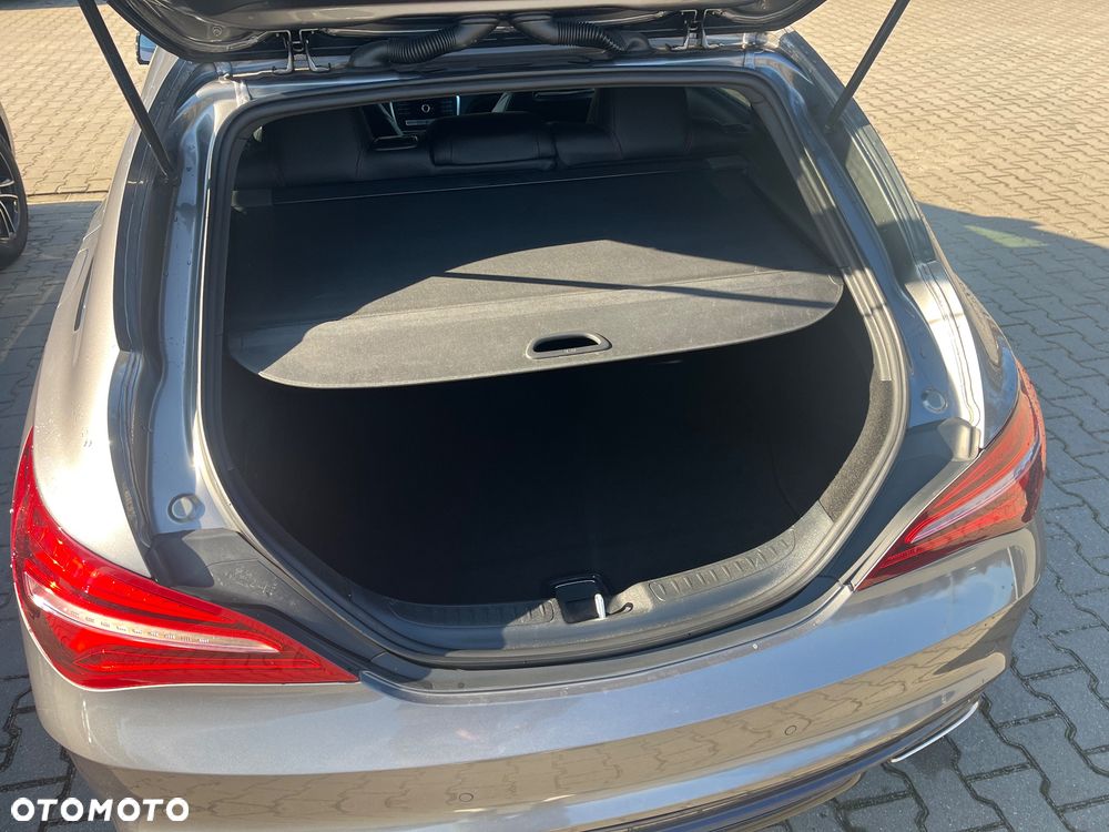 Mercedes-Benz CLA 180 Peak Edition - 17