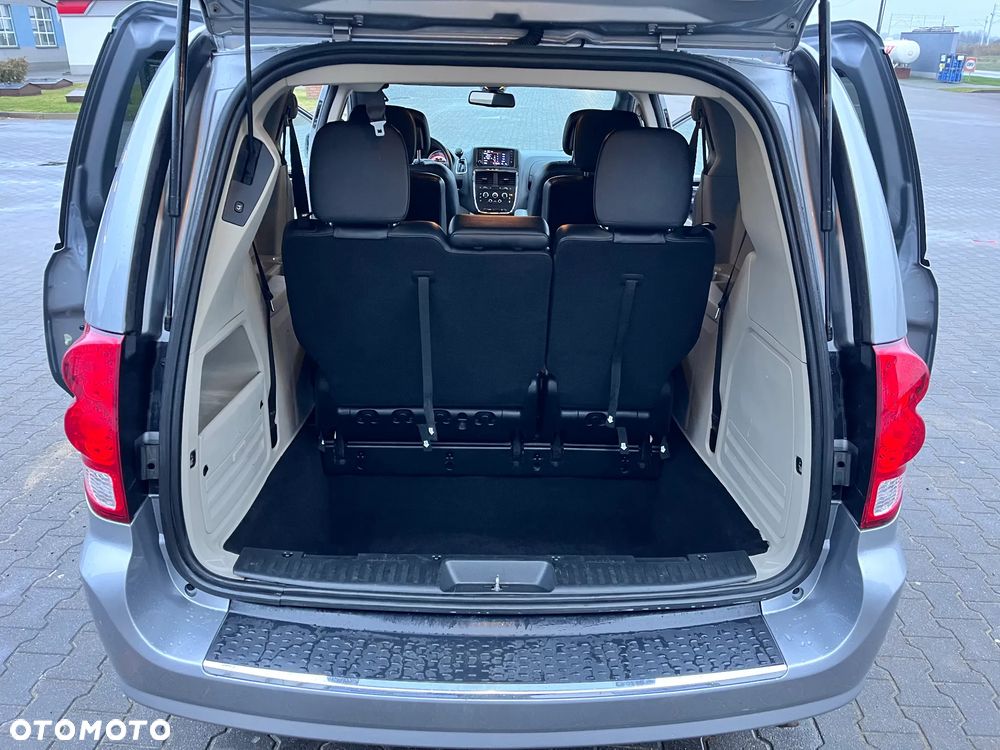 Dodge Grand Caravan - 13