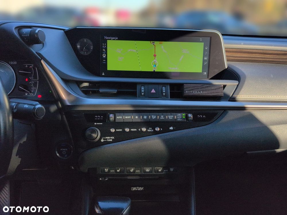 Lexus ES 300h Omotenashi - 18