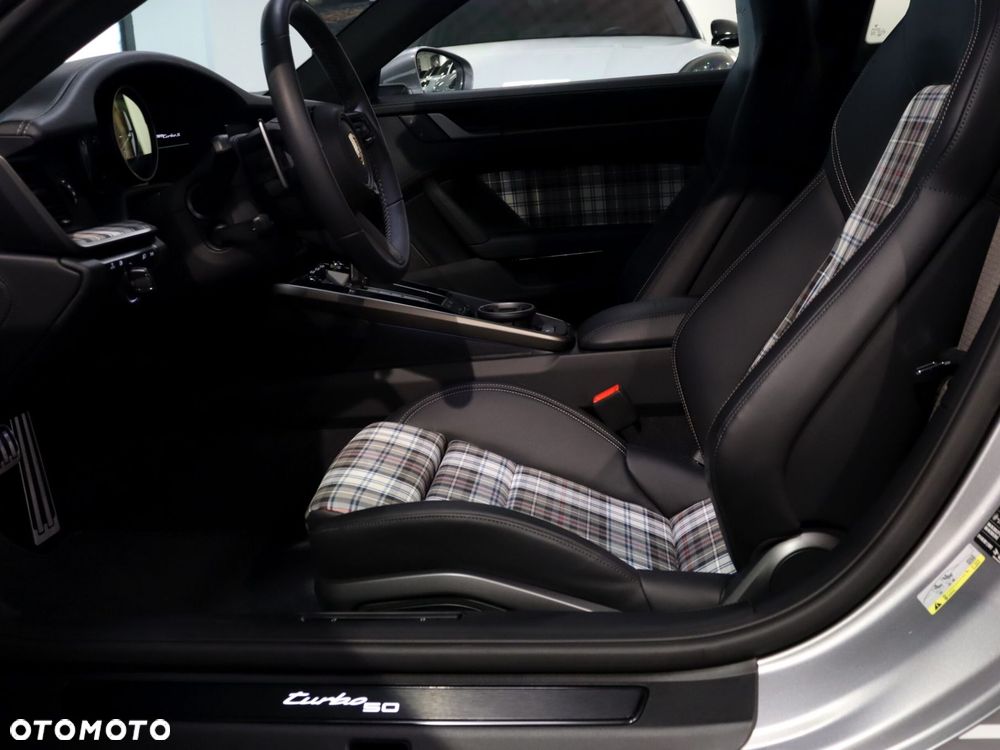 Porsche 911 Turbo 50 Years - 17