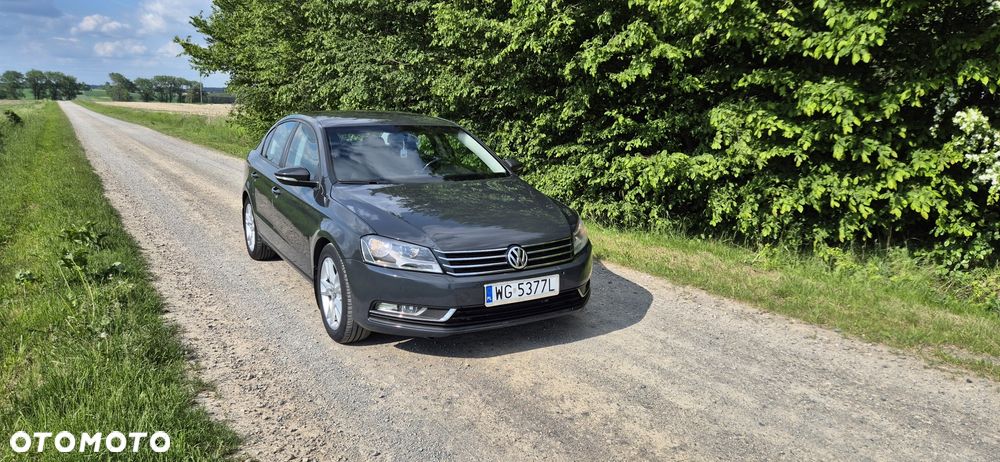 Volkswagen Passat - 1