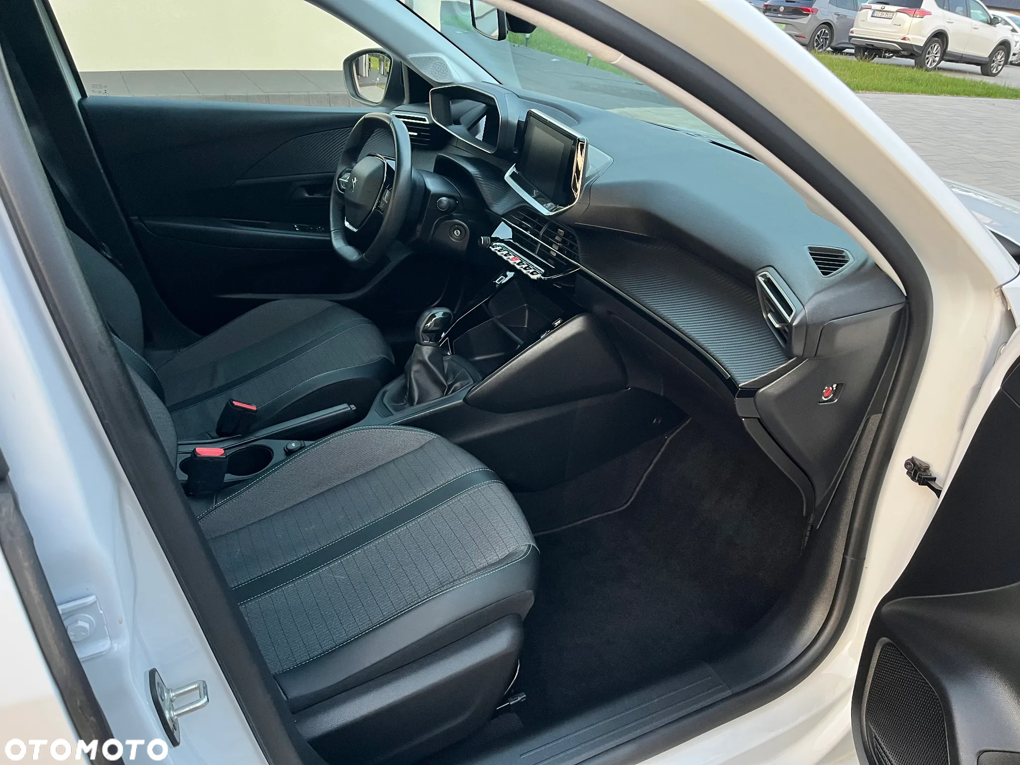 Peugeot 208 - 13