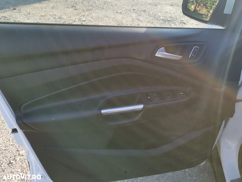 Ford Kuga 2.0 TDCi 4WD Powershift Titanium - 7