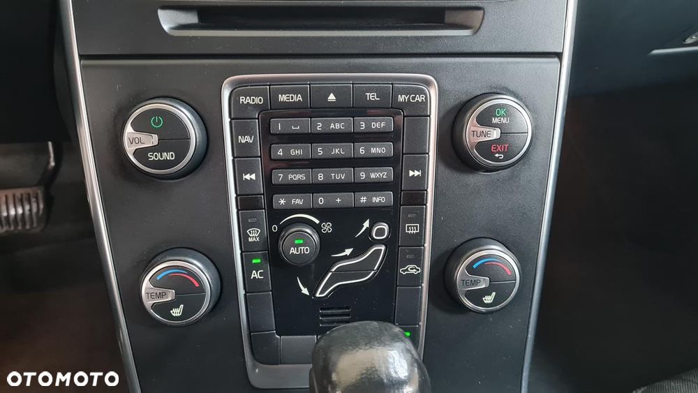 Volvo V60 D5 AWD Geartronic Momentum - 21