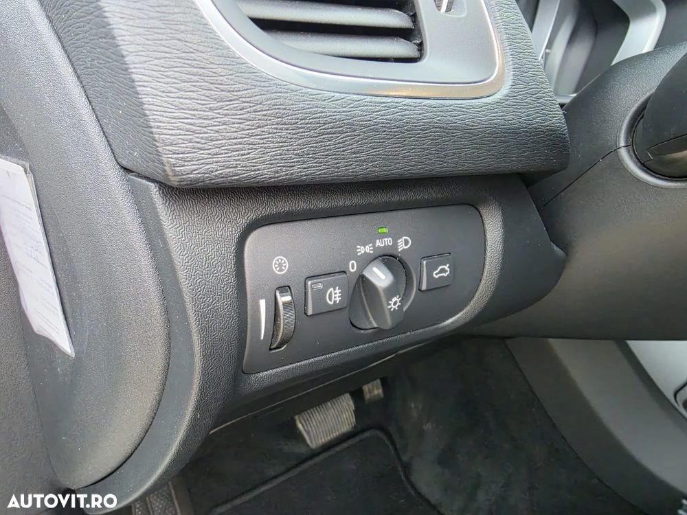 Volvo V40 - 24