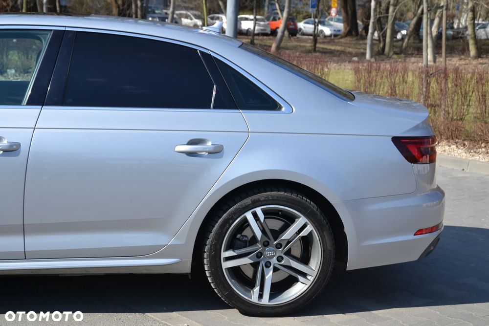 Audi A4 Limousine - 4