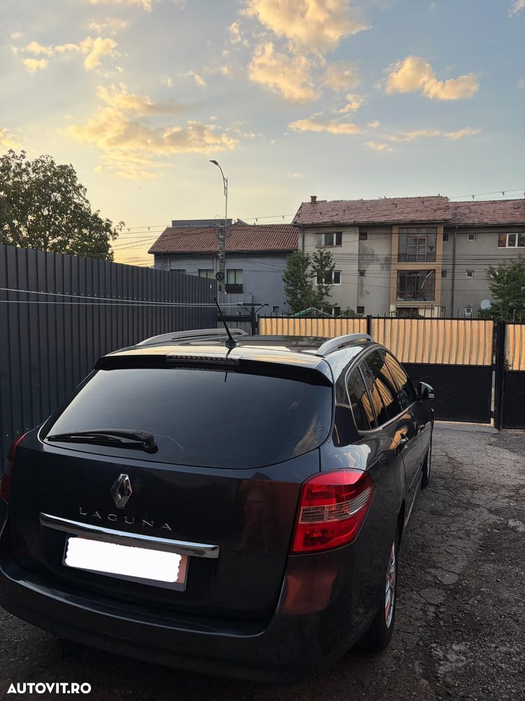 Renault Laguna 2011 photo 3