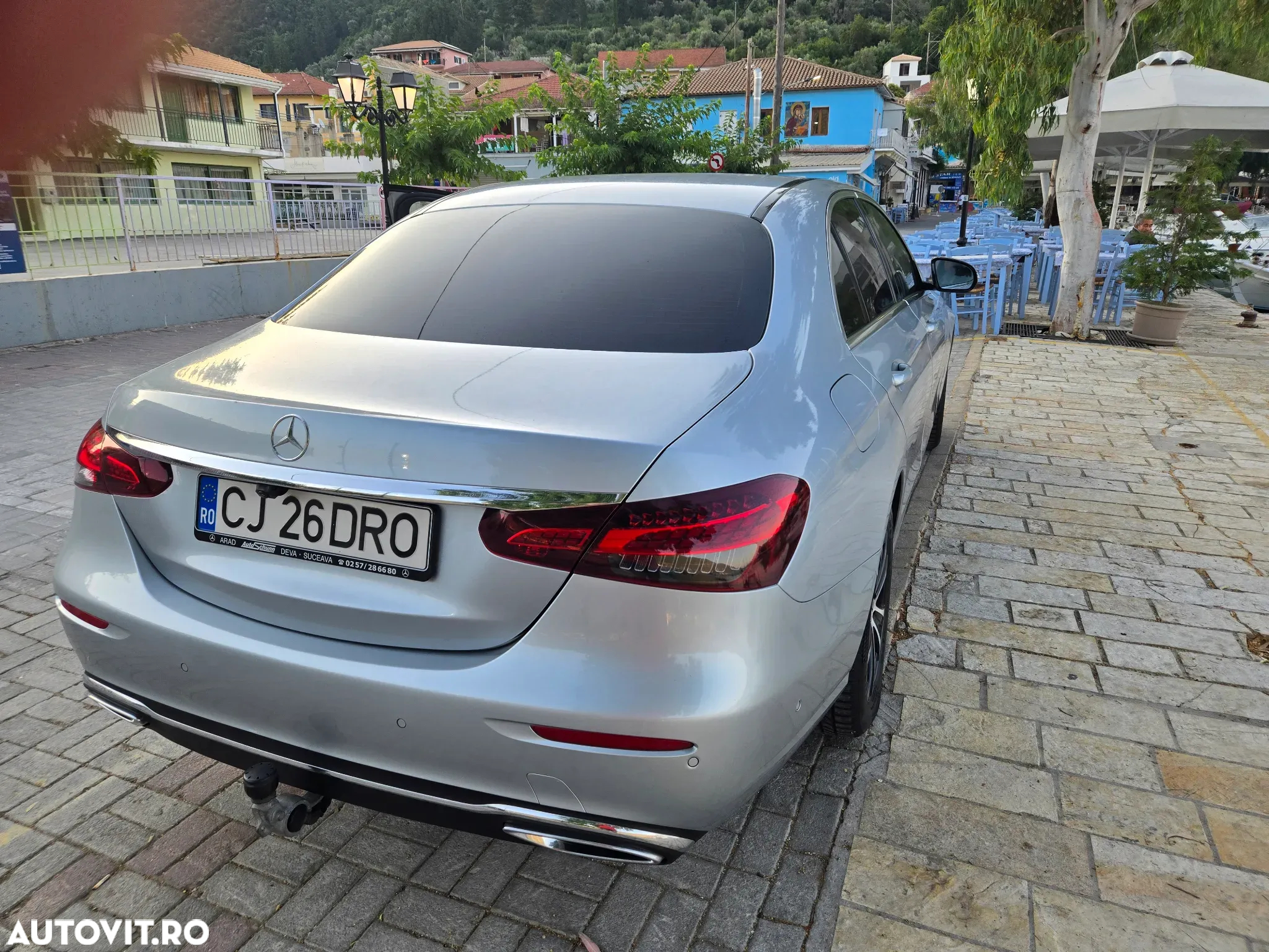 Mercedes-Benz E 220 d 4Matic T 9G-TRONIC - 2