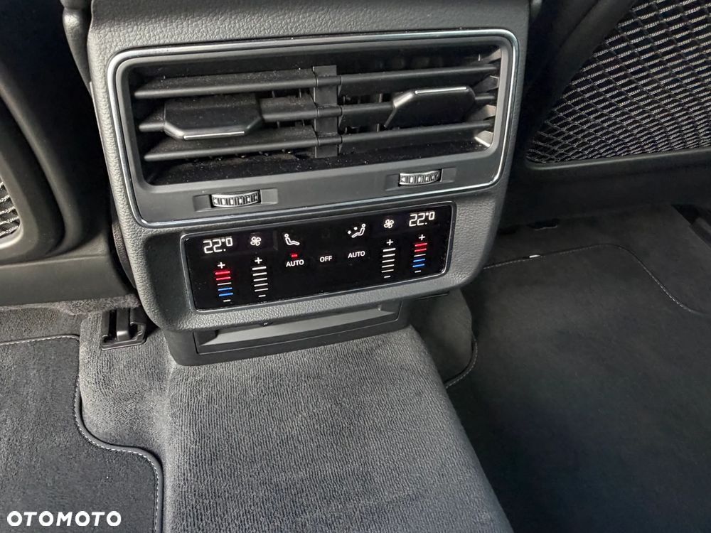 Audi Q8 55 TFSI mHEV Quattro Tiptronic - 32