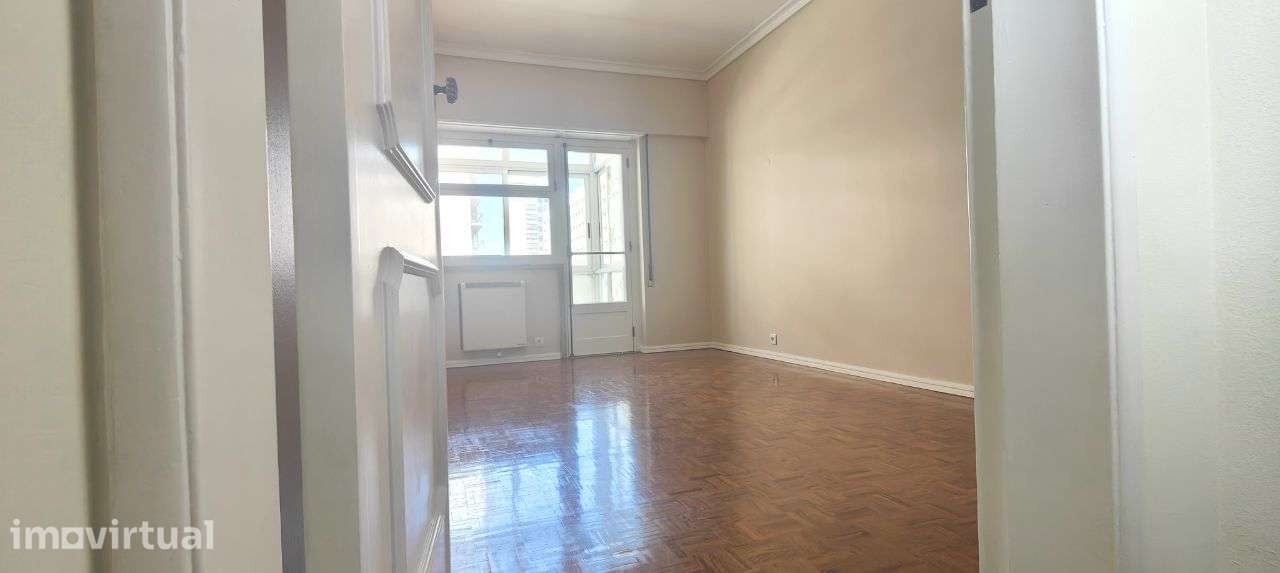 Amplo e encantador apartamento T3 no centro de Lisboa - Grande imagem: 3/18