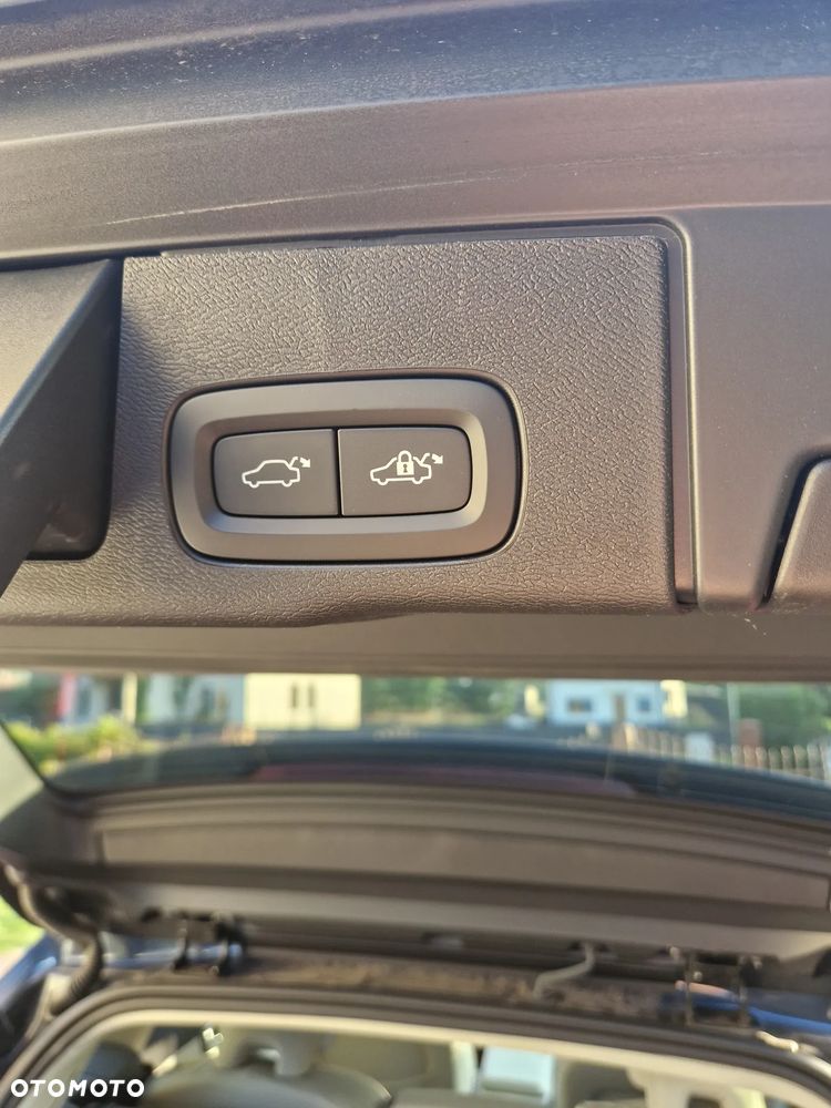 Volvo XC 60 B5 B AWD Plus Dark - 21