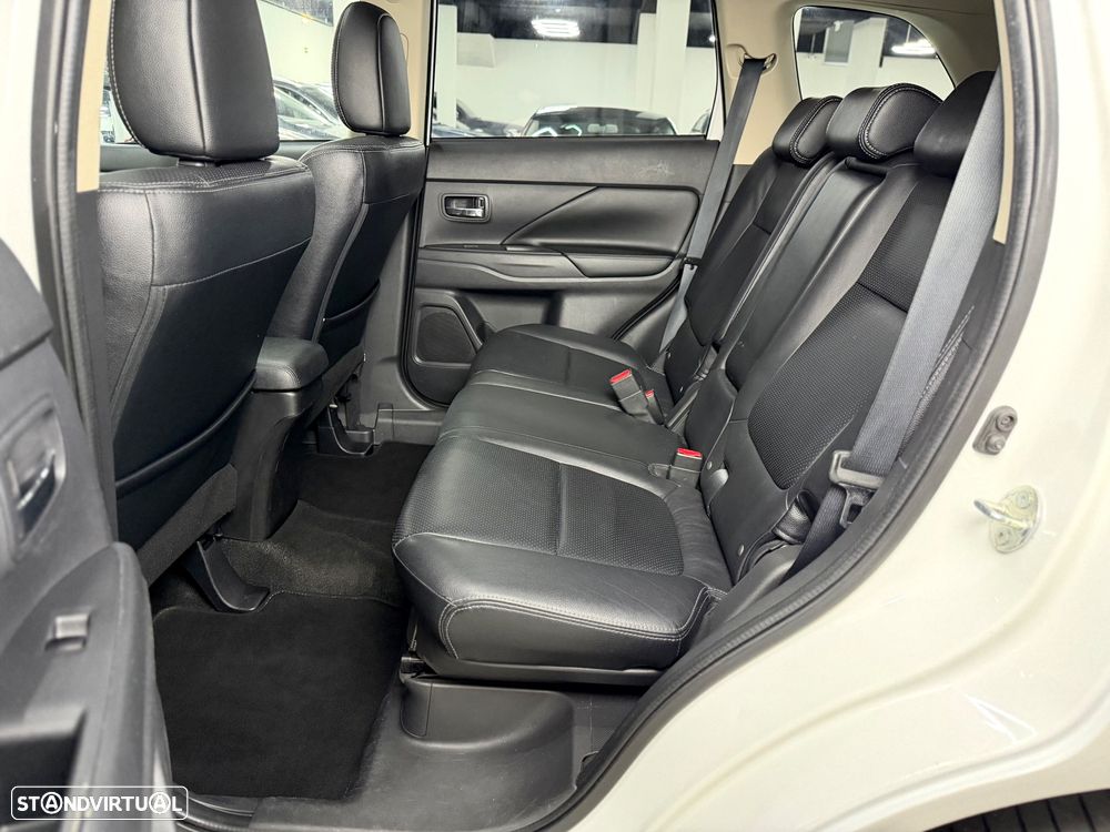 Mitsubishi Outlander 2.2 DI-D Intense - 20