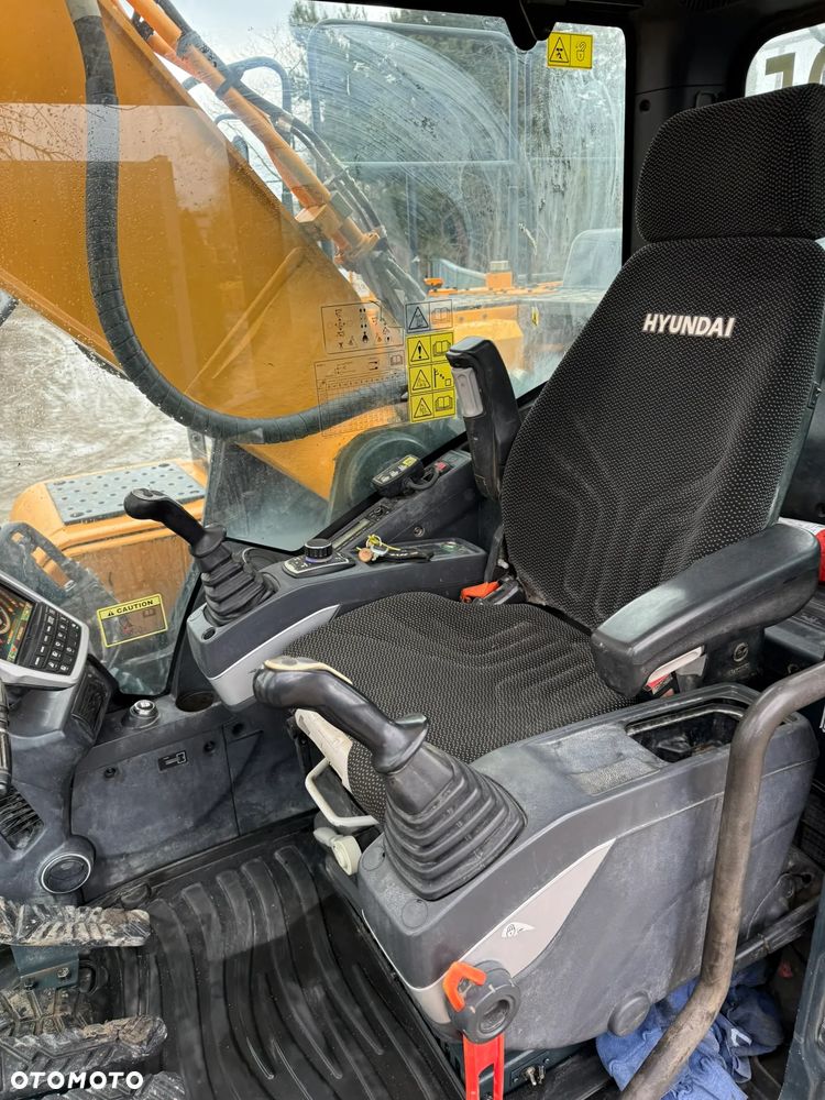 Hyundai HX 300 L - 15