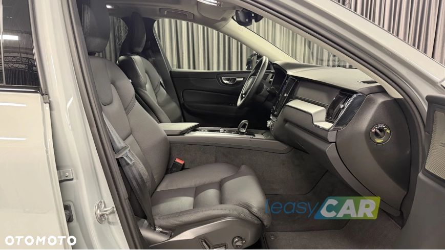 Volvo XC 60 T6 Plug-In Hybrid AWD Ultra Dark - 13