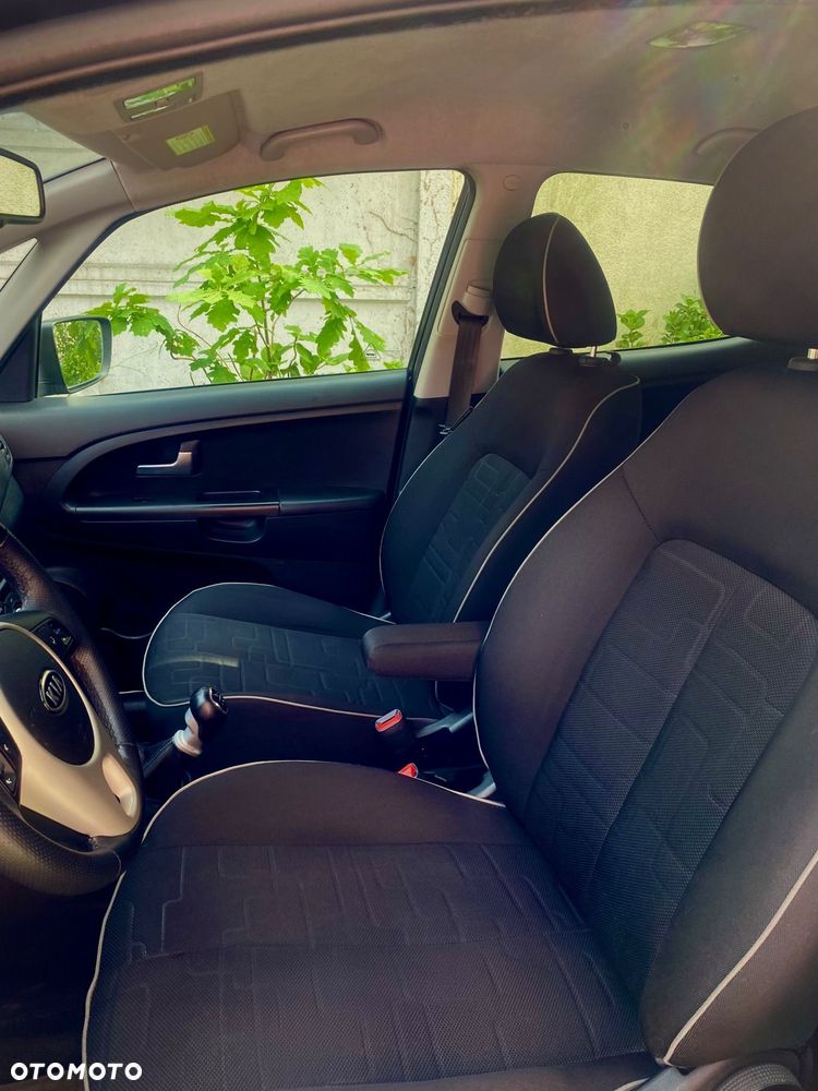 Kia Venga 1.6 L - 12