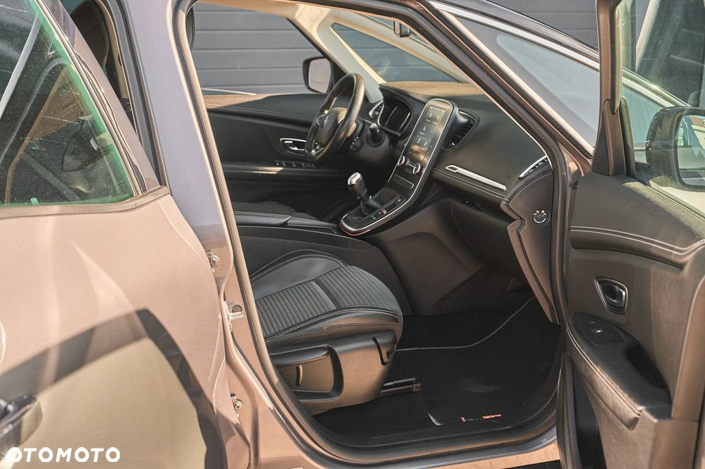 Renault Grand Scenic - 16