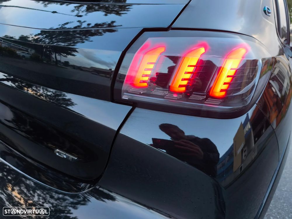 Peugeot e-208 GT - 22