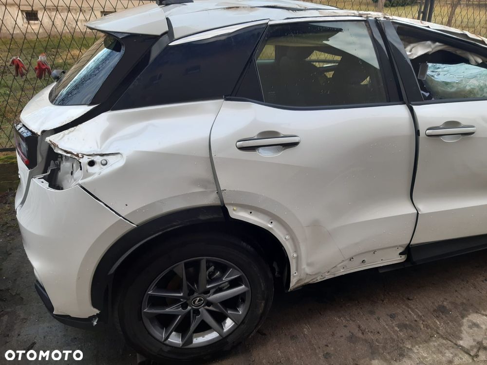 Lexus LBX 1.5 Hybrid - 3