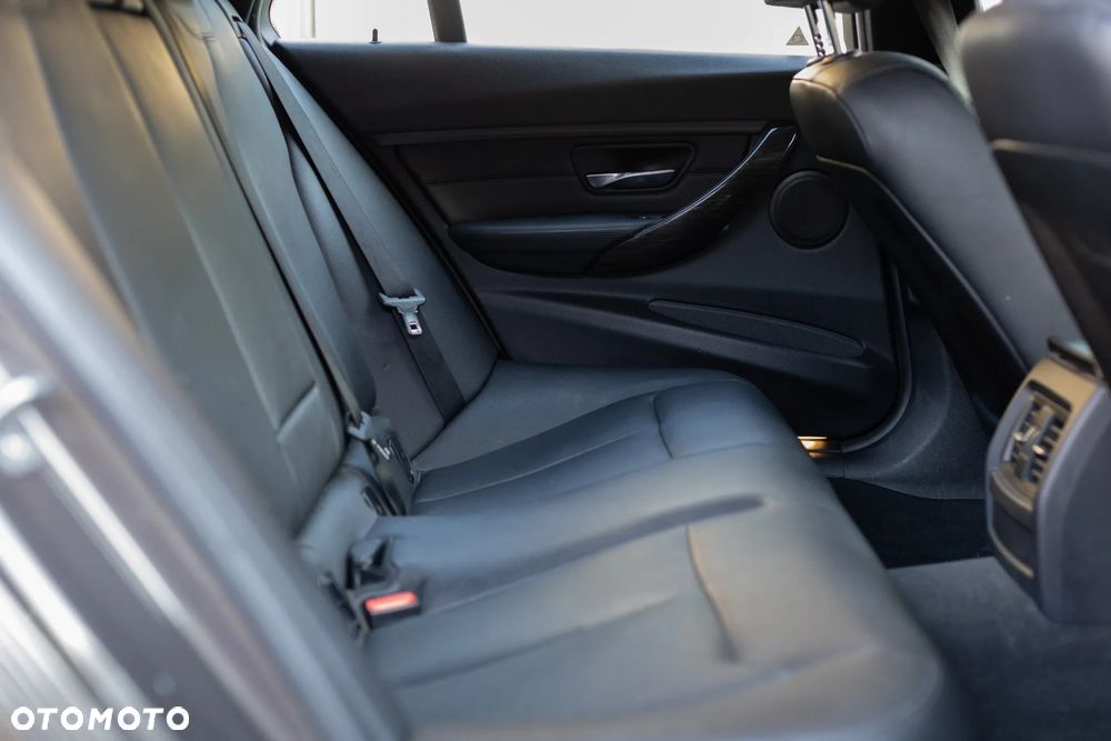 BMW Seria 3 320d Efficient Dynamics Edition Edition Luxury Line Purity - 10