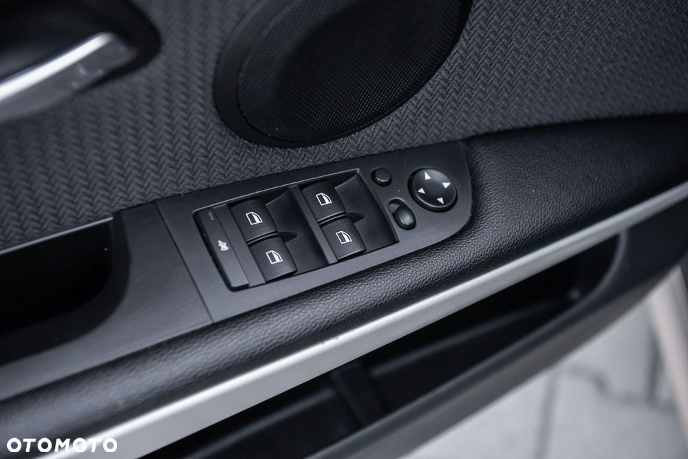 BMW Seria 3 - 25