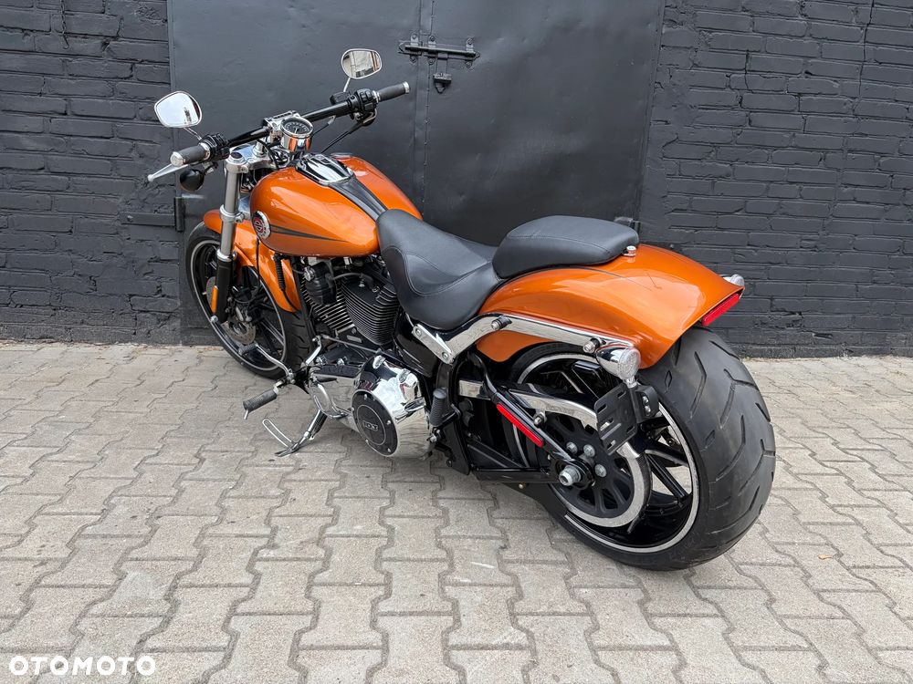 Harley-Davidson Softail Breakout - 5