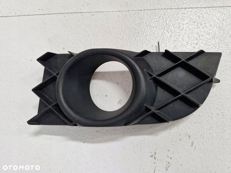 RENAULT LAGUNA 3 III GT KRATKA RAMKA HALOGENU LEWY PRZÓD LEWA PRZEDNIA - 1