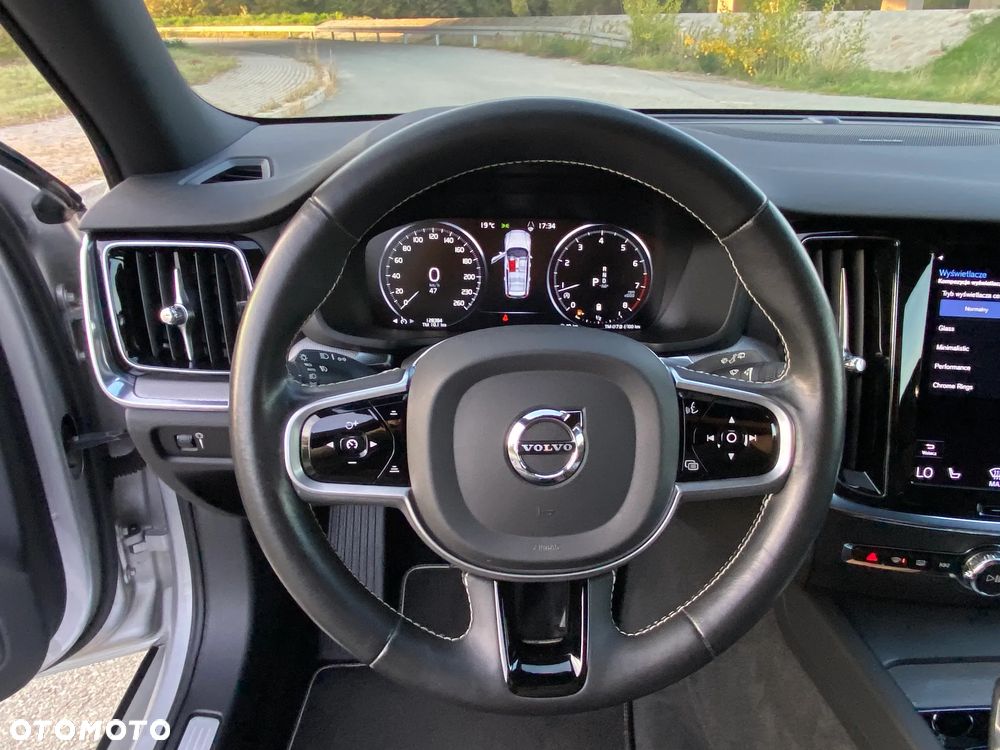 Volvo V60 B3 B R-Design - 13