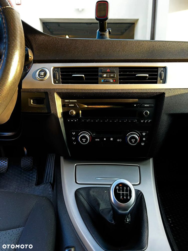 BMW Seria 3 318i - 16