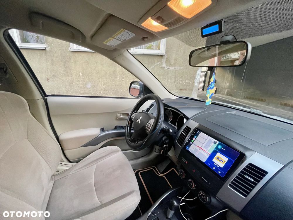 Mitsubishi Outlander 3.0 V6 XLS - 3