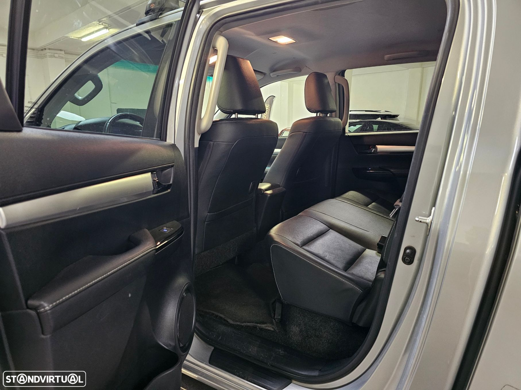 Toyota Hilux 4x4 Cabine Dupla Auto Executive - 28