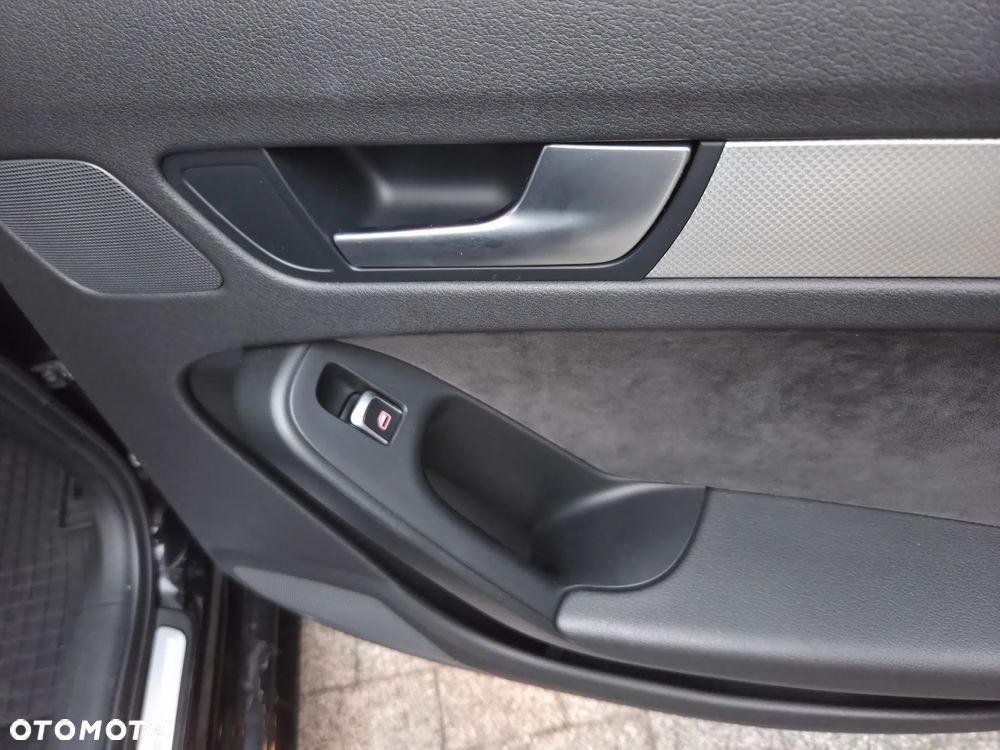 Audi A4 Avant 2.0 TDI DPF quattro S line Sportpaket - 24