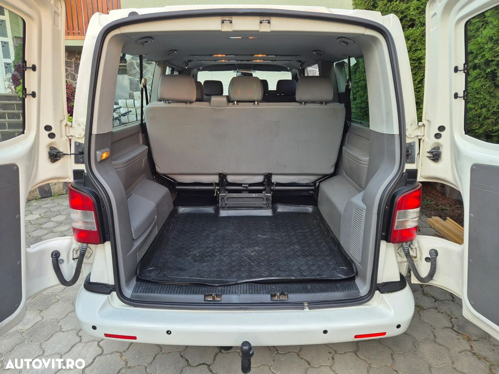 Volkswagen Caravelle - 11