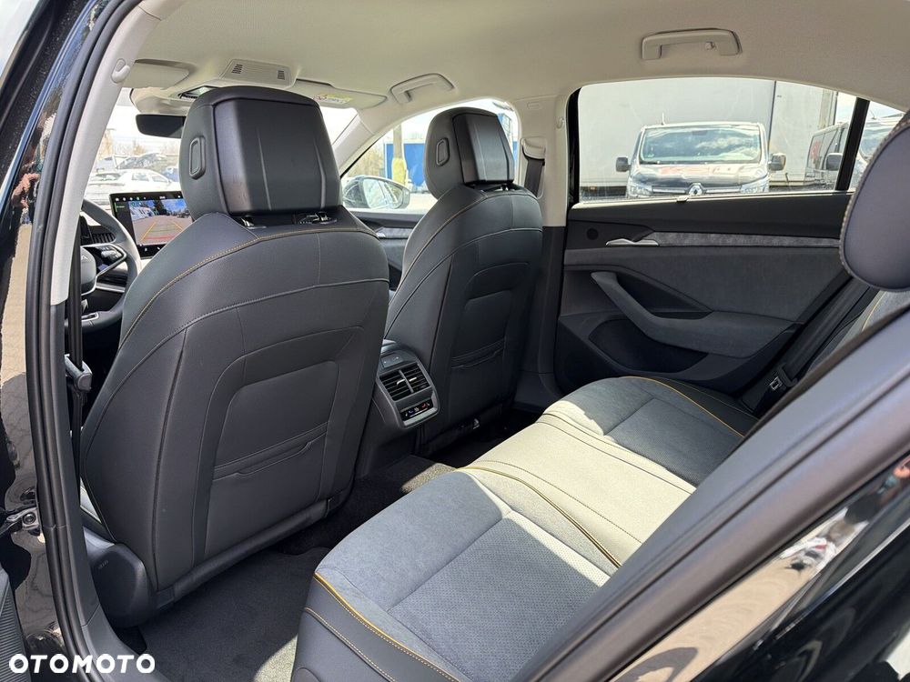 Skoda Superb 2.0 TDI SCR 4x4 Drive DSG - 23