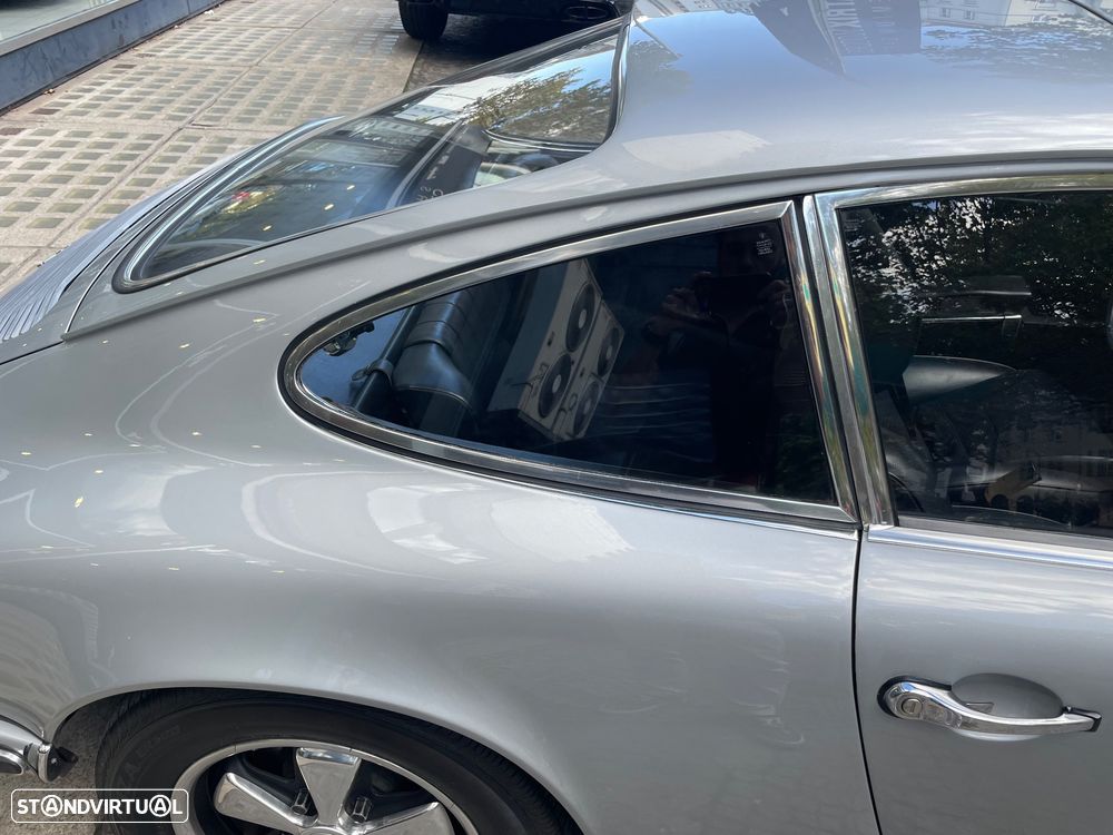 Porsche 911 Série F - 24