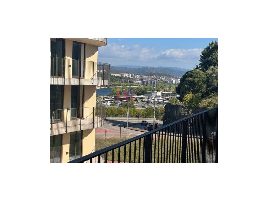 Arrenda-se apartamento T2 novo em Coimbra com varanda e parqueamento. - Grande imagem: 4/16